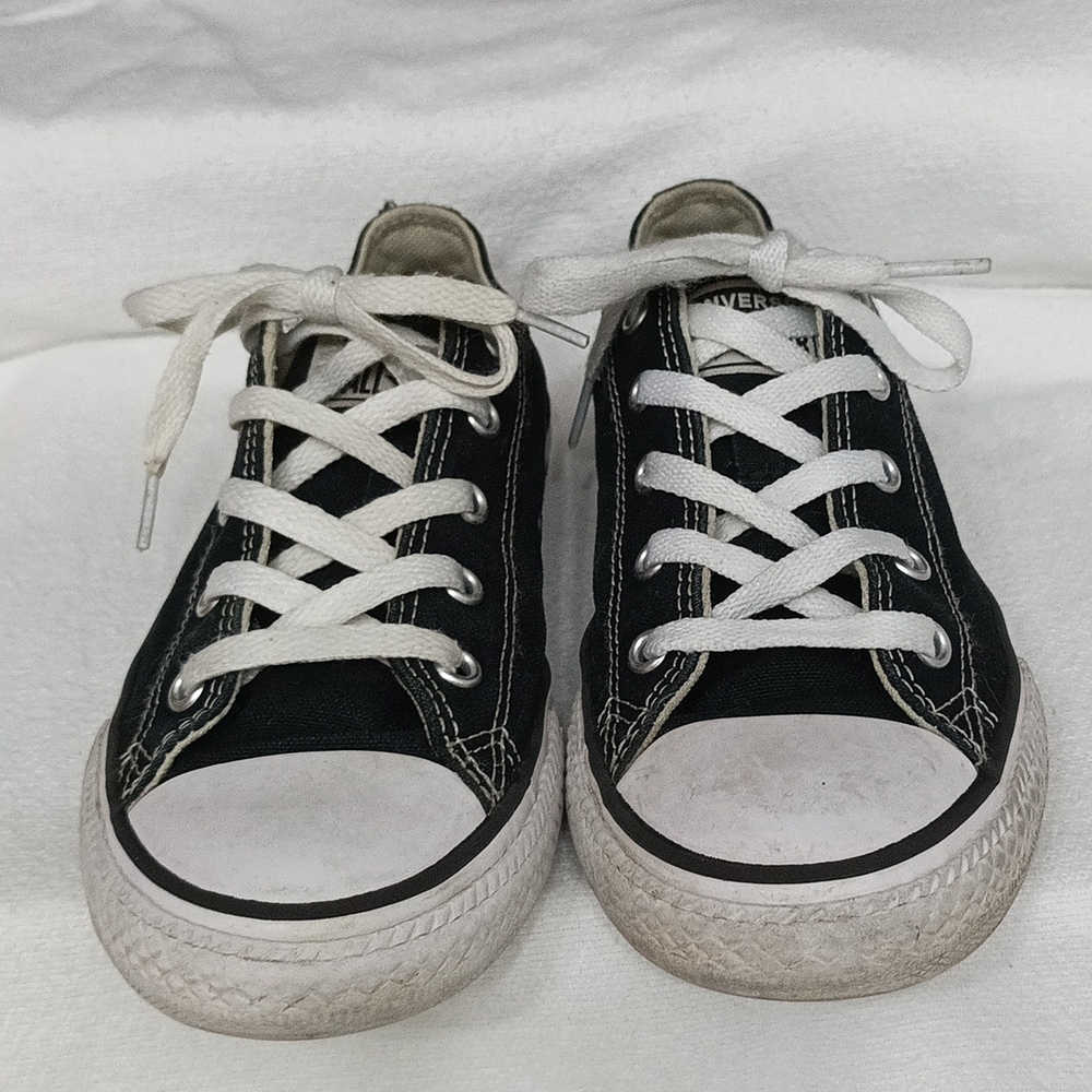 Converse size 2.5Y